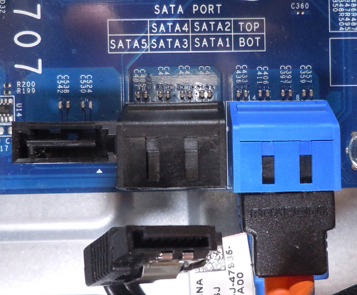 SATA connectors op een moederbord.